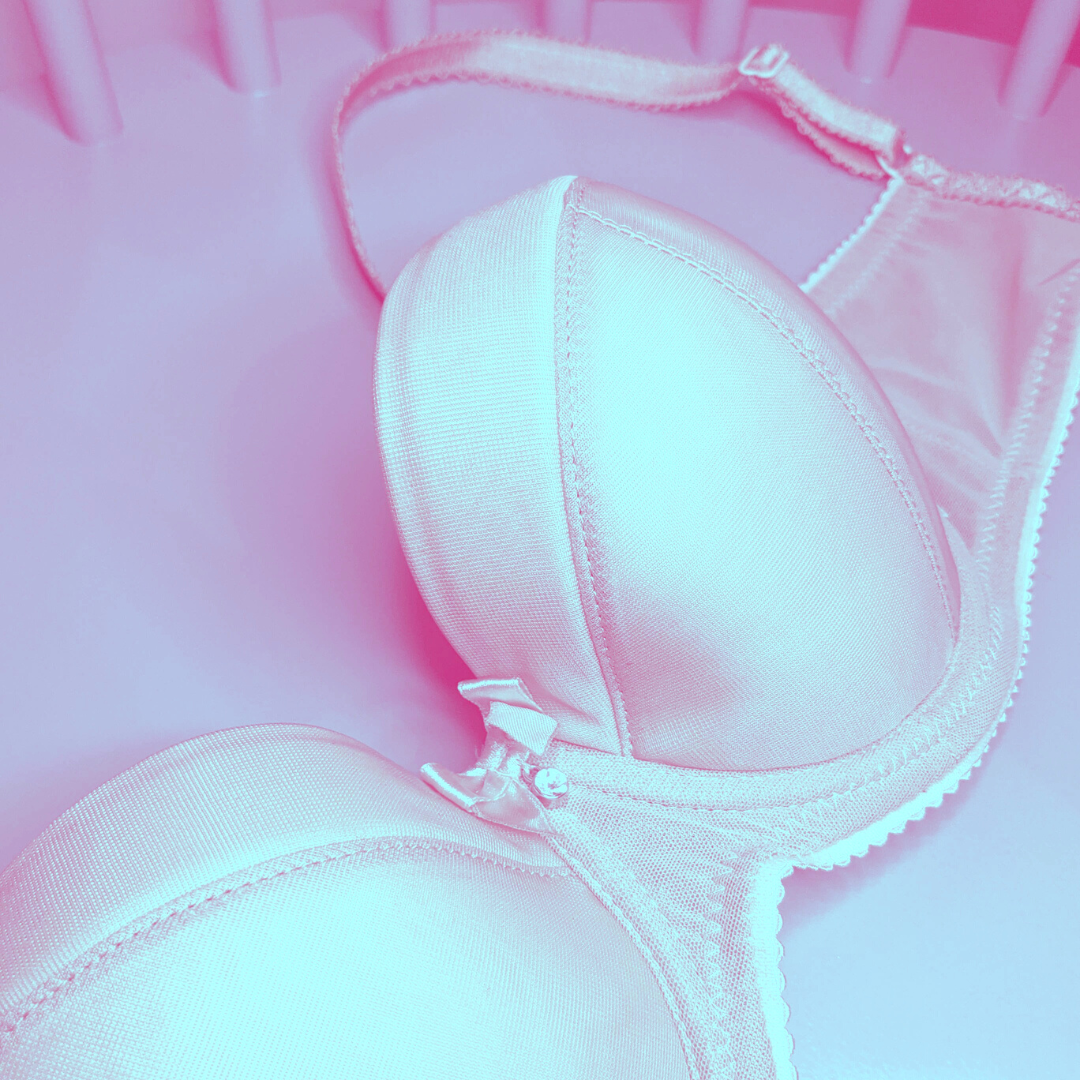 What is a Molded Cup Bra? Let's Understand the Benefits